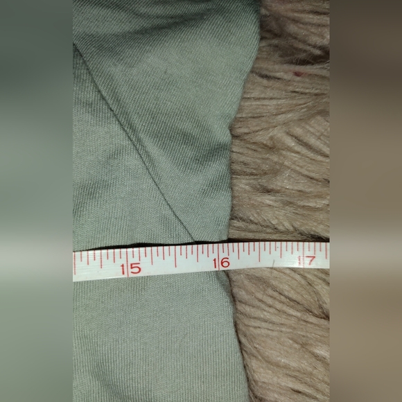 Universal Thread tshirt - Picture 4 of 4